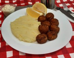 Chifteluțe Fish balls cu garnitură image