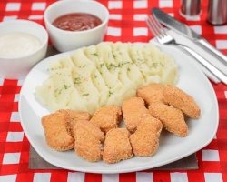 Nuggets de pui cu garnitură image