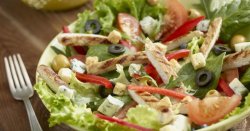 Salată de pui cu gorgonzola image