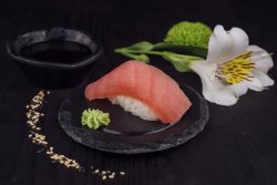 Tuna Nigiri image