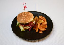 Burger de vită cu cartofi fondant image