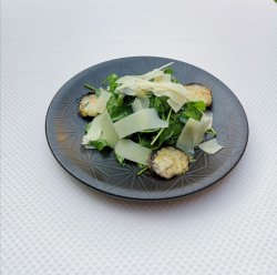 Salată de spanac cu ciuperci umplute image