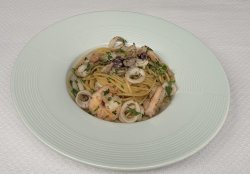 Spaghete cu fructe de mare image