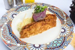 Schnitzel Palermo cu piure de cartofi si chipsuri de parmezan image