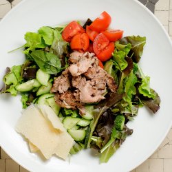 Salată “Caru’ cu bere” cu muşchi de viţel  image