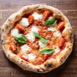 Pizza con fior di latte  image