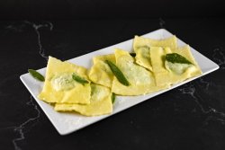 Ravioli ricotta spinaci image