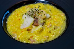 Risotto cu fructe de mare și parmezan image