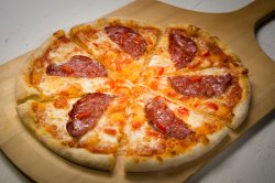 Pizza Picantă image