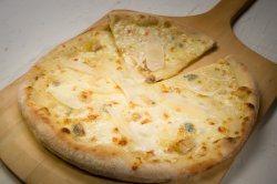 Pizza Quatrro Formaggi	 image