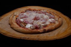 Pizza Treponti: Pizza Regina image