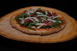 Pizza Treponti: Pizza con crudo image