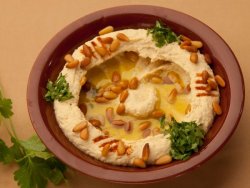 Hommous cu muguri de pin image