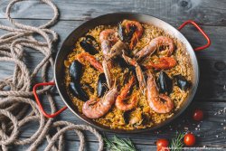 Paella cu fructe de mare image