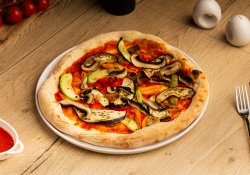 Pizza Vegetariană image