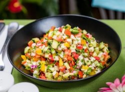 Salată de casă mediteraneană image