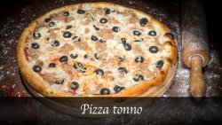 Pizza tonno image