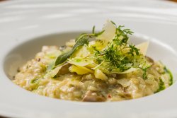 Risotto cu hribi de pădure și salvie/Risotto with funghi porcini and sage  image