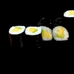 Role sushi cu avocado image