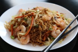 Noodles cu fructe de mare image